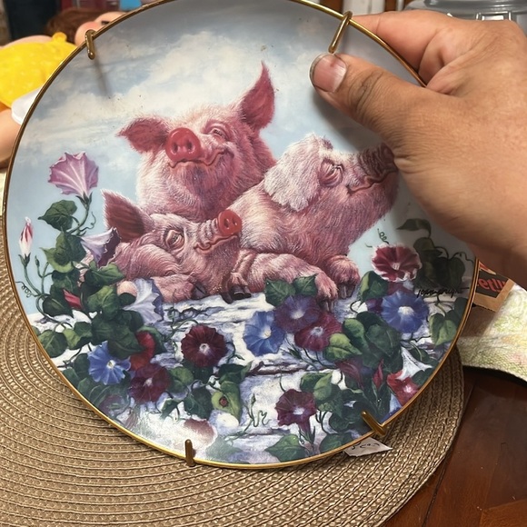 Danbury Mint, Pigs in Bloom, Joan Wright, " Hamming It Up" Farm, Garden, Cottage - Picture 3 of 4